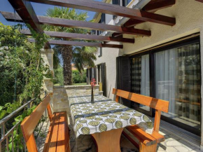 Quaint Holiday Home in Li njan with Pool